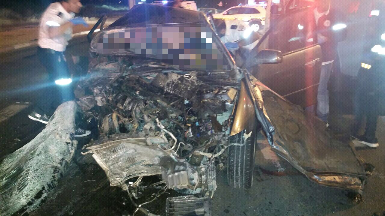 זירת התאונה בצומת הקאנטרי (צילום: דוברות מד''א)